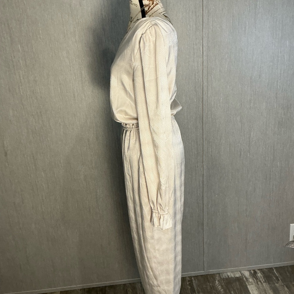Love Whit Chic One-Shoulder White Jumpsuit Size 12 - Picture 8 of 12
